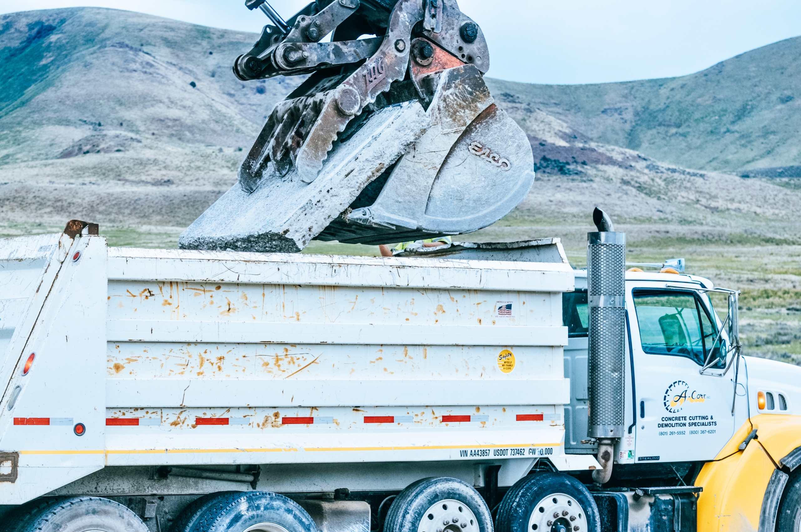 picking up concrete with machine